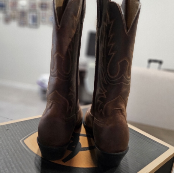 Ladies Distressed Ariat Heritage Cowboy Boots - Picture 7 of 7